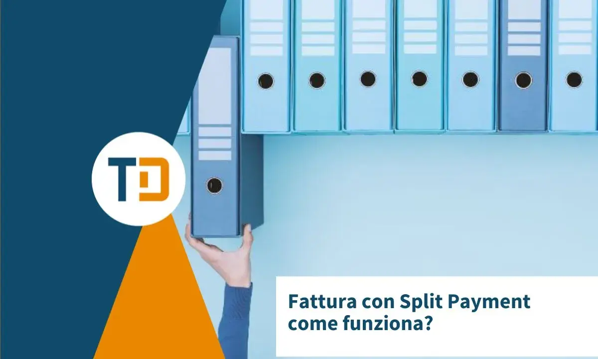 Fattura con Split Payment: come funziona? Una mano prende un raccoglitore da una fila di documenti.