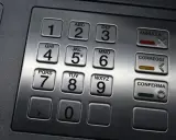 Tastiera di un bancomat, con numeri e tasti funzione. Spero che nessuno mi abbia visto il pin del bancomat mentre lo digitavo.