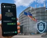 Smartphone con chat crittografata davanti al Parlamento Europeo. La sicurezza delle comunicazioni nell'UE è fondamentale.