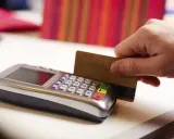 Pagamento con carta di credito. Se la carta è clonata, i tempi rimborso sono una preoccupazione.