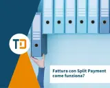 Fattura con Split Payment: come funziona? Una mano prende un raccoglitore da una fila di documenti.