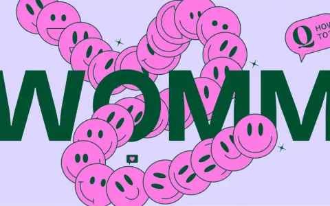 Smiley rosa formano un cerchio attorno alle lettere "WOMM". Un fumetto con "Q HOW TO?" suggerisce una strategia di brand advocacy.