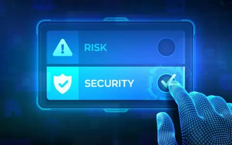 Dito, un dito digitale seleziona "Security" su uno schermo, indicando gli orientamenti EBA per le esternalizzazioni.