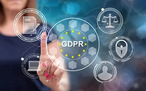 Interfaccia digitale con icone che rappresentano la protezione dei dati, il GDPR e il **dato biometrico**.