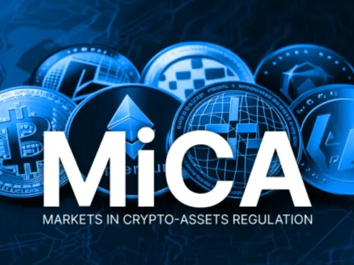 Monete di criptovalute come Bitcoin ed Ethereum circondano la scritta "MiCA", che sta per Markets in Crypto-Assets Regulation.