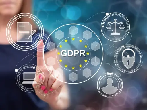 Interfaccia digitale con icone che rappresentano la protezione dei dati, il GDPR e il **dato biometrico**.