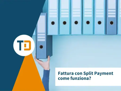Fattura con Split Payment: come funziona? Una mano prende un raccoglitore da una fila di documenti.