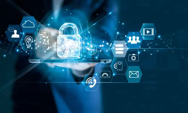 Icone di sicurezza digitale e cloud su uno smartphone, con un lucchetto luminoso al centro. La **application security** è fondamentale per proteggere i dati.