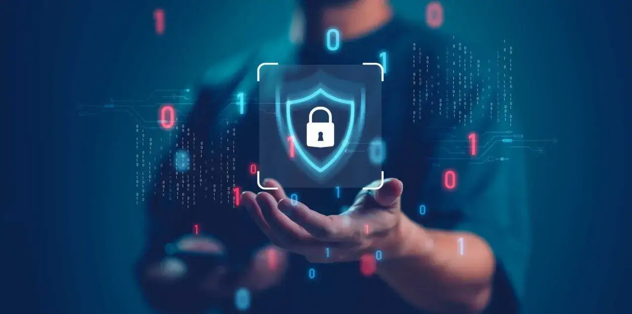 Scudo digitale con lucchetto, simbolo di sicurezza e protezione dei dati giudiziari GDPR.