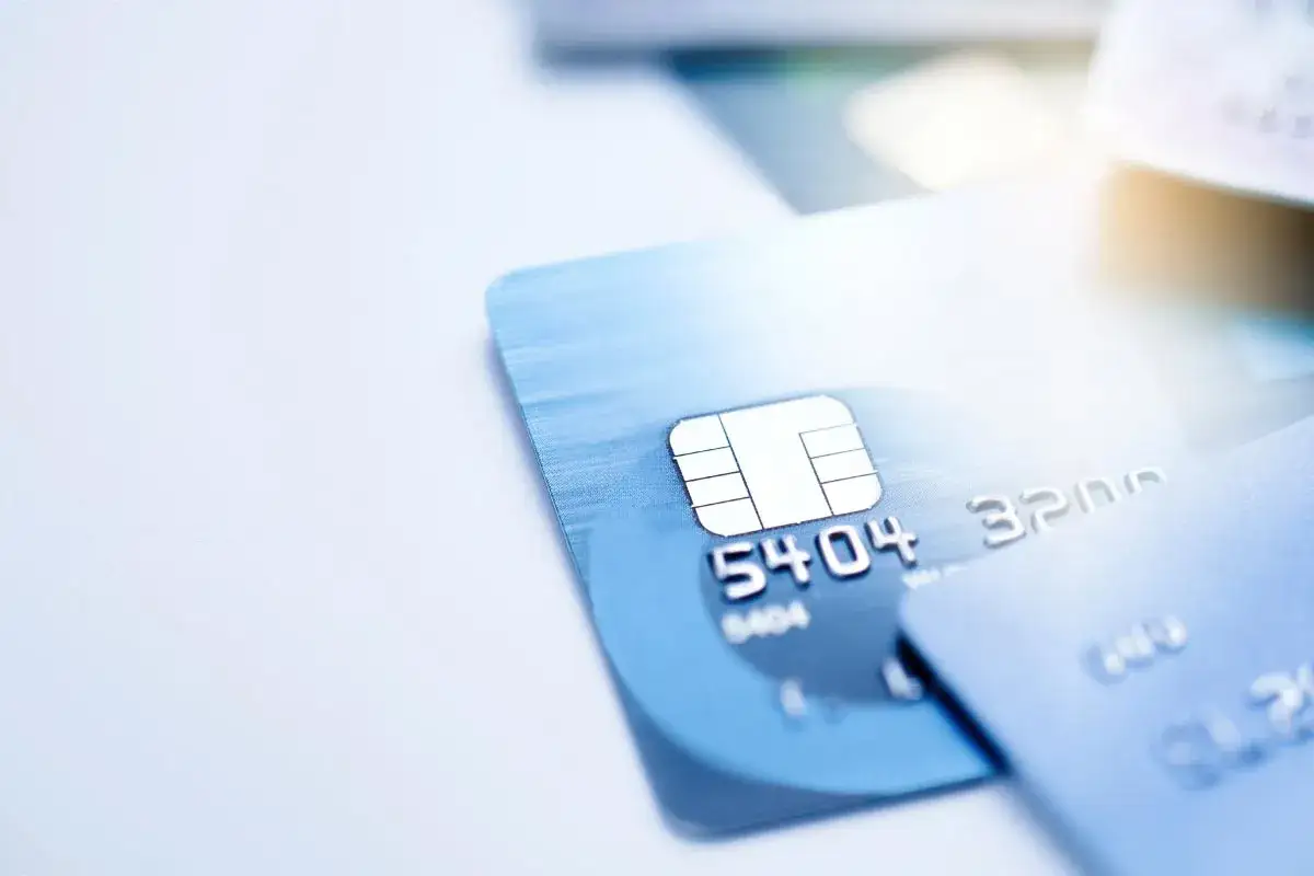 Carte di credito in primo piano. Informazioni sui tempi rimborso carta di credito clonata.